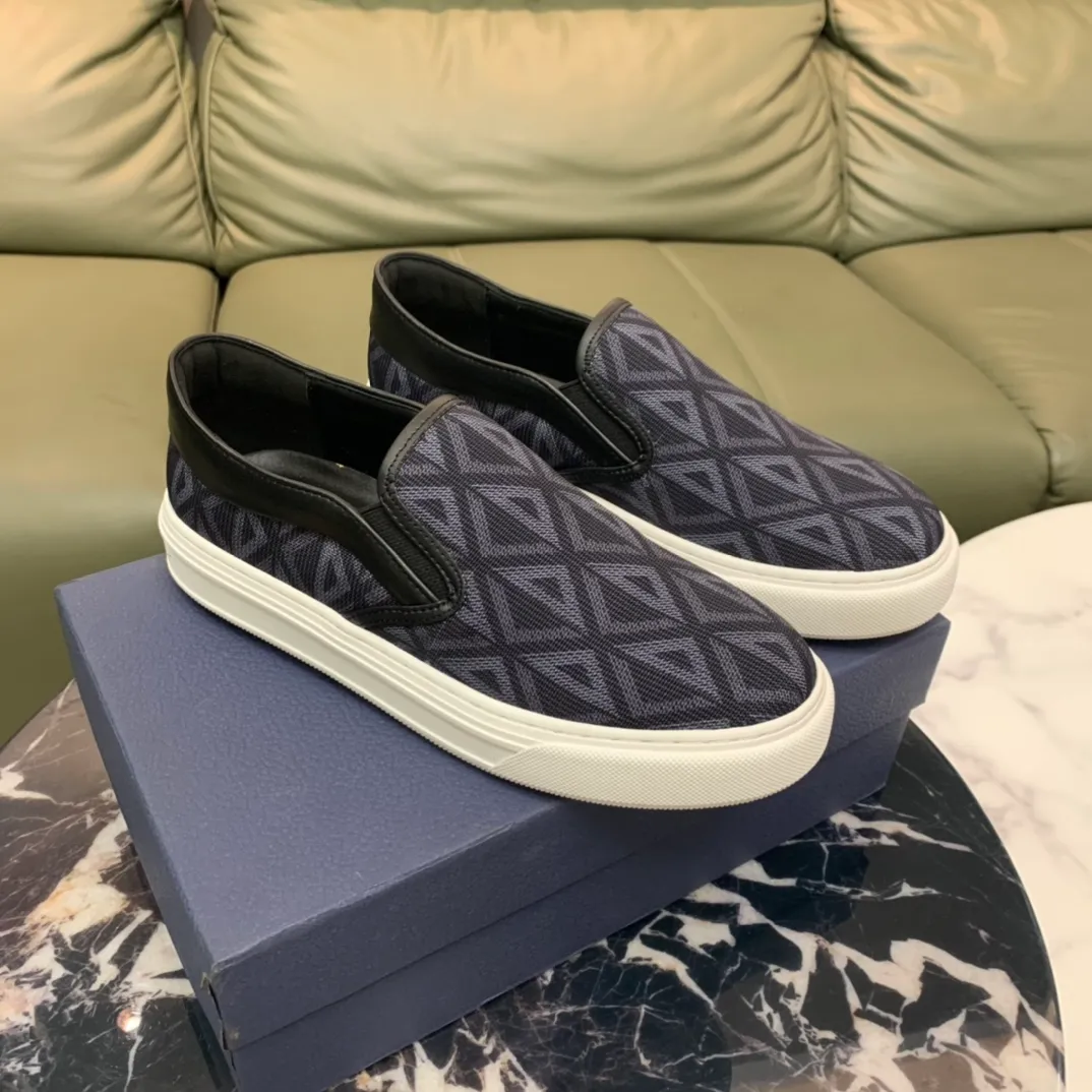Factory price 340, Dior series casual shoes 👟🔥🕷🕷【Dior】Dior New casual men's shoes are launched in Hong Kong counters. Official website 1:1 production. Original Italian materials. Designed by European and American masters. Perfect shape to create counter quality, solid color rubber wear-resistant outsole and classic dazzling head! Super versatile and very comfortable. High-end without losing taste, fashionable and novel! ! Absolute focus! Code number: 38-45